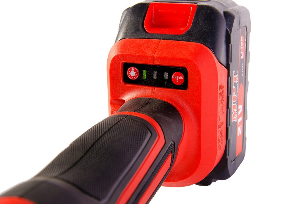 Машина кутошліфувальна акумуляторна 125 мм., 21V Li-ion, 4 Ач, 2 скор., Пластиковий кейс, ключ MPT MCAG2103.A1 (523943) фото 3